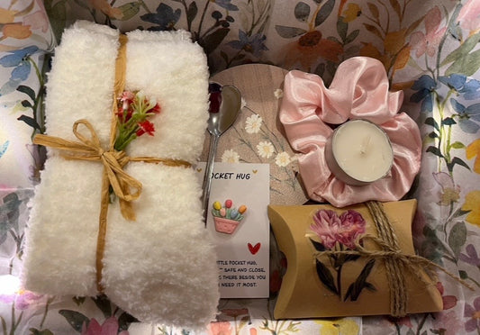Cosy Floral Gift Hamper 🌸